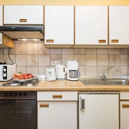 Haus-ornum-1-og-o-wohnung-13 Apartamento *